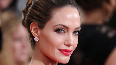 Анджелина Джоли: женственность и сила в одном лице