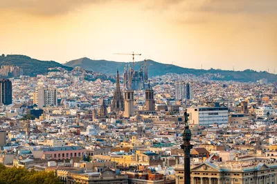 Обои Города Барселона (Испания), обои для рабочего стола, фотографии города,  барселона , испания, облака, здания, улицы Обои для рабочего стола, скачать  обои картинки заставки на рабочий стол.