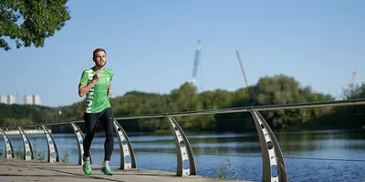 Фитнес-эксперт рассказал, почему бег на улице эффективнее занятий на  дорожке – Москва 24, 10.04.2021