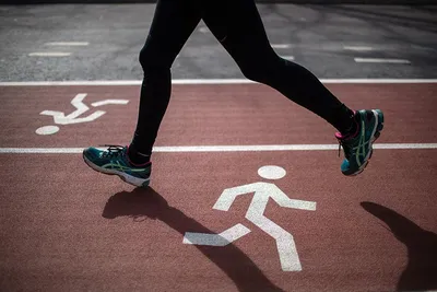 Бег для всех: как правильно начать бегать и что стоит знать о рисках