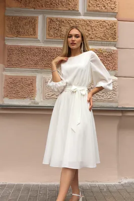 Купить коктейльное платье длины миди с объемными легкими рукавами из шифона  на натуральной подкладке (белое) в Москве недорого