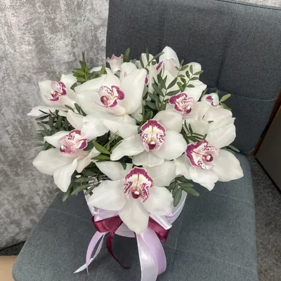 Белые орхидеи в букете от 15 шт. за 7 990 руб. | Бесплатная доставка цветов  по Москве