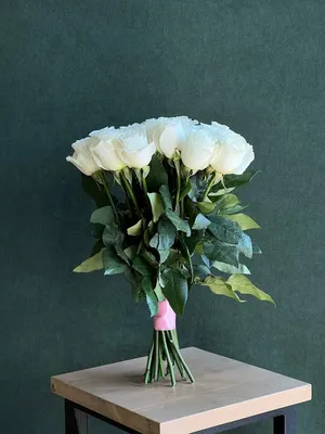 Розы 11 штук белые