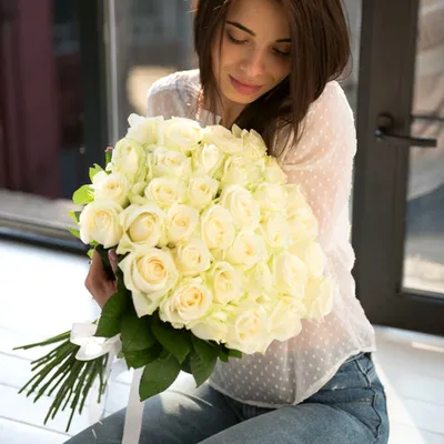 Купить белые розы в Москве недорого! Купить цветы.
