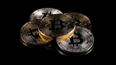 Bitcoin soars 10% to 1-1/2 year high | Reuters
