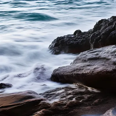 Большие камни-валуны на галечном пляже на берегу Черного моря Stock Photo |  Adobe Stock