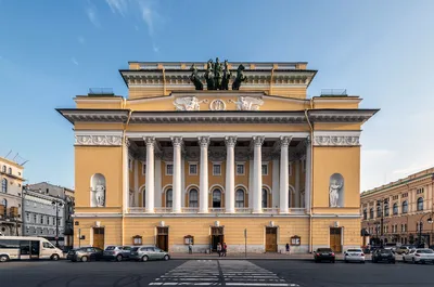 Загадочная личность Бориса Акунина в объективе камеры