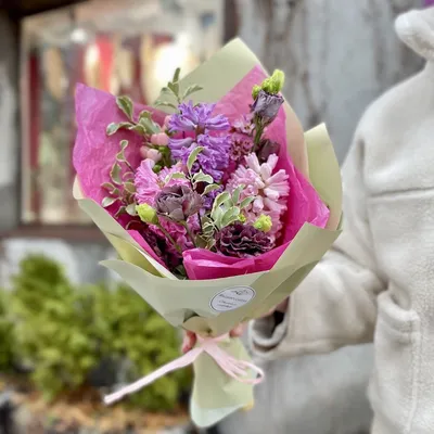 Купить букет цветов на 8 марта из 67 тюльпанов в Томске