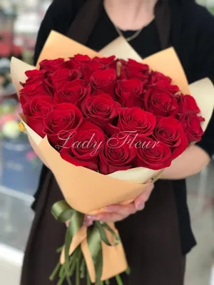 Красные розы купить в Москве букет красных роз недорого с доставкой в  магазине Во имя розы