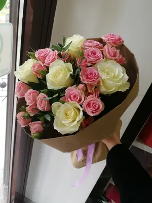 Букет из красных и белых роз «Классика» из 55, 85 или 101 розы -  интернет-магазин «Funburg.ru»