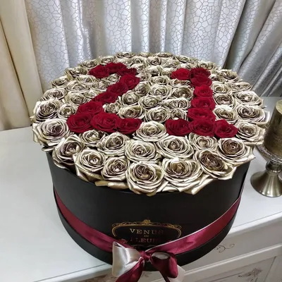 Золотые розы с датой от 51 шт. за 14 190 руб. | Бесплатная доставка цветов  по Москве