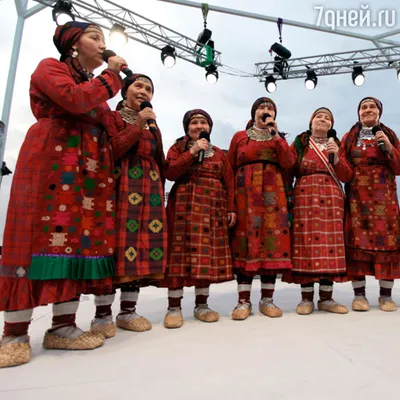 Бурановские бабушки\" сняли необычное новогоднее видео с Дедом Морозом -  Российская газета