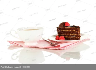 Чашка горячего чая с тортом в дымную погоду hd photo | Премиум Фото