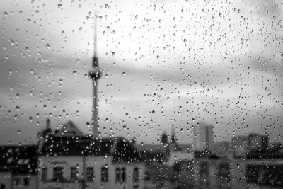 Черно-белый Дождь На Мокром Полу Фотография, картинки, изображения и  сток-фотография без роялти. Image 76479910