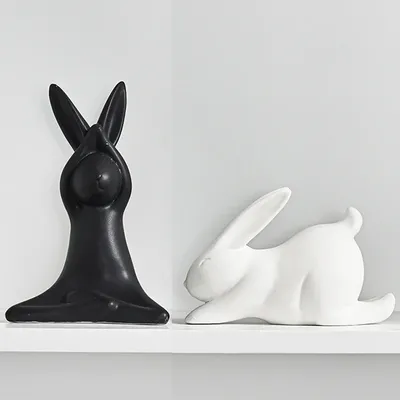 Белый сидящий кролик черно-белый плакат Векторное изображение ©bessyana  180579344