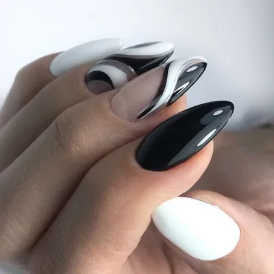 Черно-белый маникюр в 2023 году: фото лучших идей дизайна на короткие и  длинные ногти