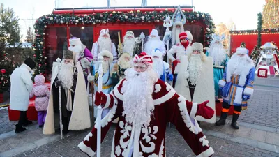 Деды Морозы из 14 регионов России встретились в Москве / Новости города /  Сайт Москвы