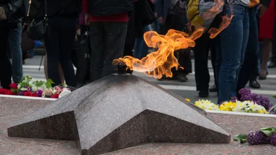 Скачать обои память, памятник, лента, орден, поздравление, вечный огонь,  World of Tanks, День Победы, раздел игры в разрешении 1920x1080