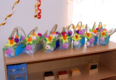Подарки на 8 марта девочкам в школе Именные Органайзеры для канцелярии из  дерева Детская подставка для ручек (ID#1582566534), цена: 80 ₴, купить на  Prom.ua