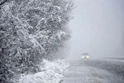зимний пейзаж с снегом, лежащим на поле и дороге Иллюстрация вектора -  иллюстрации насчитывающей среда, облако: 229462579