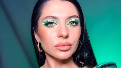 SIGIL inspired Tammy Tanuka on Instagram: “ФОТО-урок яркого макияжа от  @mashkazoom_makeup с оттенками💜 ➖ Задира. ➖ Сестра Радужно… | Макияж, Яркий  макияж, Барабаны