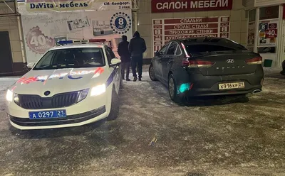 Во Всеволожском районе сотрудники ГИБДД поздравили женщин-водителей с  наступающим 8 марта | Online47.ru