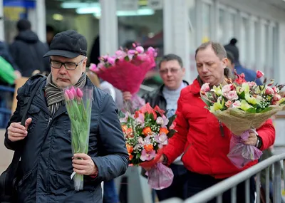 Букет в шляпной коробке \"С 8 марта\" купить в Краснодаре недорого - доставка  24 часа