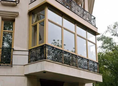 Купить Кованый французский балкон с листьями и большими цветами за 45 000  руб у производителя \"Знатная ковка\"