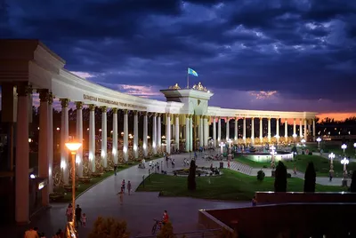 Город Алматы в футуристическом …» — создано в Шедевруме