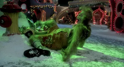Обои на рабочий стол Зеленое существо Гринч в костюме Санта Клауса,  персонаж фильма Гринч — похититель Рождества / How the Grinch Stole  Christmas, обои для рабочего стола, скачать обои, обои бесплатно