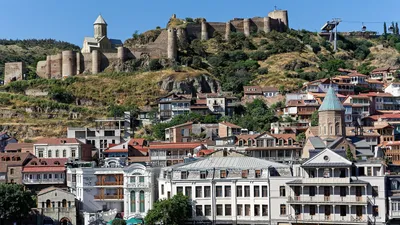 В столице Тбилиси, Грузия в летнем сезоне утром в Грузии Стоковое  Изображение - изображение насчитывающей кавказ, утро: 181366403