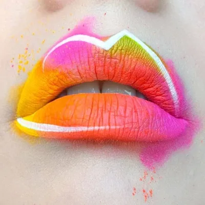Фото Яркие губы оранжевого, розового и других цветов