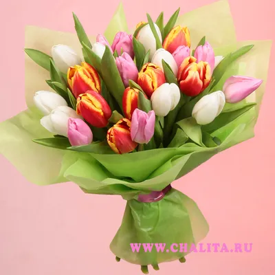 Разноцветные тюльпаны в коробке за 3150 ₽ с доставкой по Москве