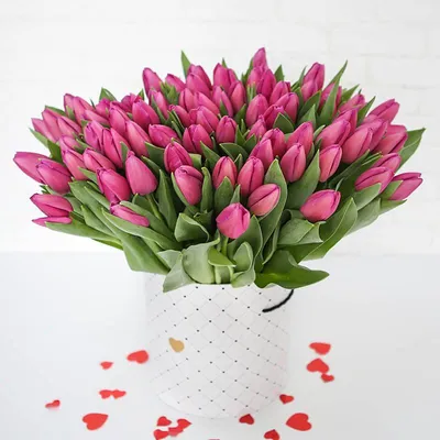 301 яркий микс тюльпанов в корзине за 50 490 руб. | Бесплатная доставка  цветов по Москве