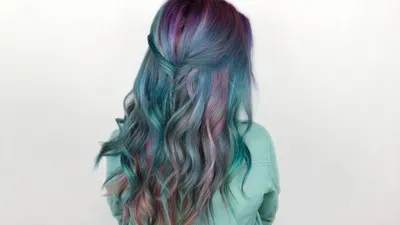 А вот моя необыкновенная клиентка 🥰 Которая любит яркие цвета и необычные цвета  волос 🥰 | Instagram