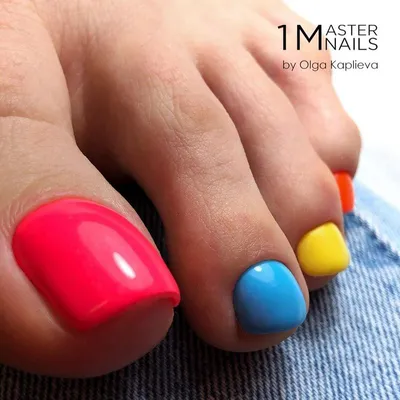 Яркий летний педикюр 2020-2021: новинки и фото идеи | Neon toe nails,  Summer toe nails, Gel toe nails