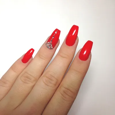 nails #rednails #маникюр #красный #красныеногти #стразы #ногтисостразами  #маникюрсостразами Красные ногти маникюр со страза… | Ногти, Маникюр со  стразами, Нейл-арт
