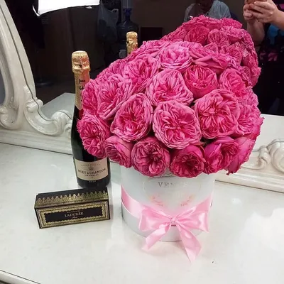 Букет из 51 ярко-розовой розы ‒ купить в салоне цветов Fresa