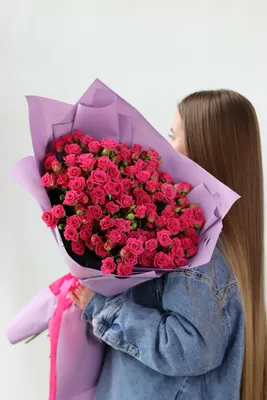 Ярко-розовая кустовая роза Лавли Лидия 70 см. купить в городе