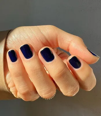 Голубой маникюр в 2023 году: идеи дизайна на короткие и длинные ногти с  цветами, в светлых и темных тонах