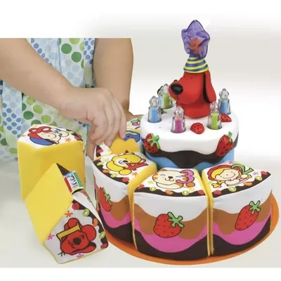 Красный торт со сливками малины белой и красной желе. Именинный пирог  Стоковое Фото - изображение насчитывающей балансера, студень: 196162192