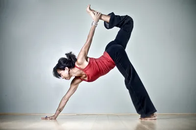 Йога для женщин: почему занятия йогой полезны для женского здоровья,  сколько заниматься и какими практиками - Студия йоги Чакра