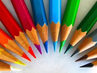 Карандаши деревянные цветные утолщенные для рисования для детей с  многоцветным грифелем Юнландия Magic, Набор 6 штук (24 цвета) - купить с  доставкой по выгодным ценам в интернет-магазине OZON (351957720)