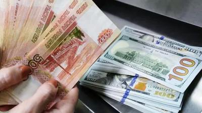 Рубли много денег русского в бумажнике изолированный объект на белизне  Стоковое Изображение - изображение насчитывающей проценты, развилки:  79255629