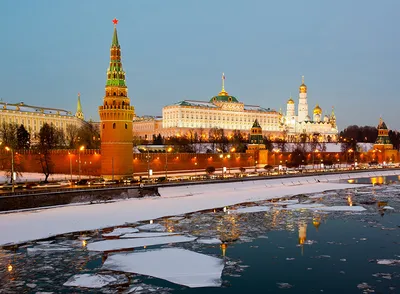 Московский Кремль на реке Москва, Россия Стоковое Изображение - изображение  насчитывающей старо, вечер: 156203721