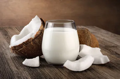 Козье молоко: польза, вред, советы экспертов | РБК Life