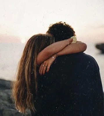 Мужчина обнимает свою девушку сзади, целует свою возлюбленную, нежность,  Stock Footage Включая: любящий и дружок - Envato Elements