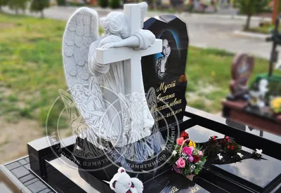 Каменная статуя памятника ангелов на могиле Стоковое Изображение -  изображение насчитывающей культура, затишье: 104059671