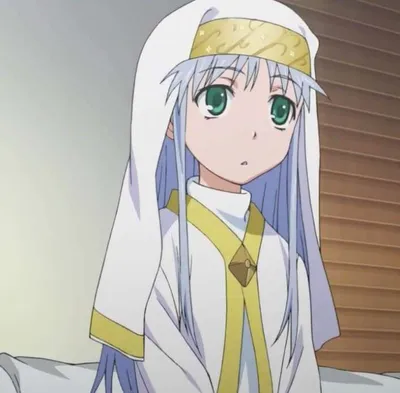 серый фон，Девушка аниме с длинными белыми волосами и желтыми глазами, Очень  милое лицо девушки из аниме, из девушек на передовой, седые волосы, шиками  - SeaArt AI