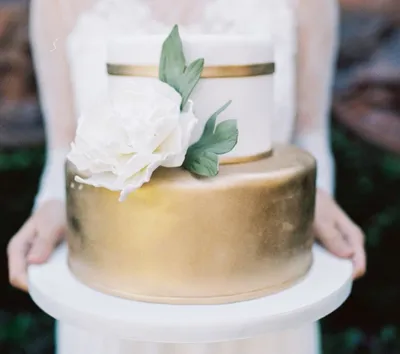 ТОРТЫ|СТРЕЖЕВОЙ na Instagrame: „На моей странице вы не найдёте больших  свадебных двух… | Свадебный торт простой, Современный свадебный торт,  Простые свадебные торты